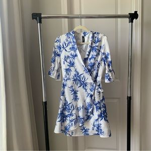 ASOS Influence Brand Short White and Blue Floral Mini Wrap Dress in Size 12